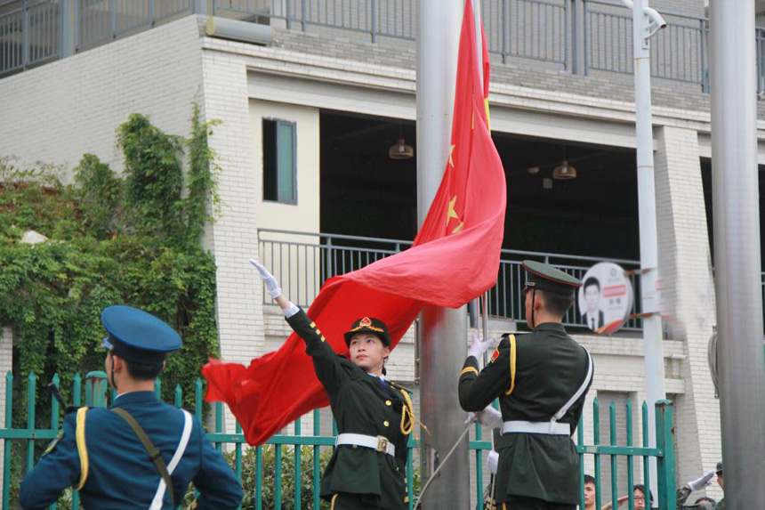 升国旗仪式，桂林医学院供图