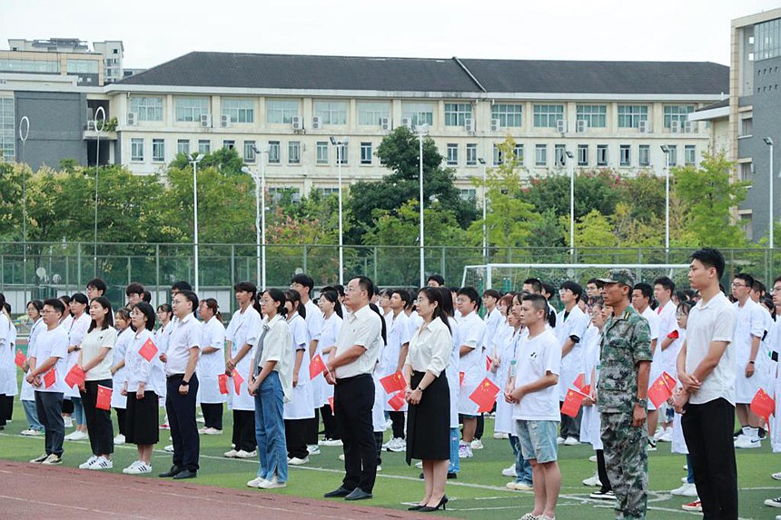 升国旗仪式，桂林医学院供图