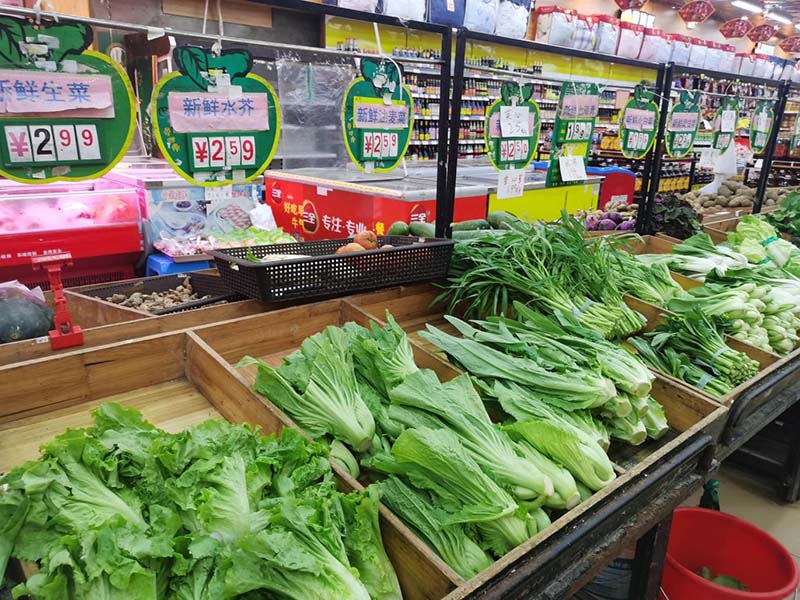 农户果蔬入驻超市。