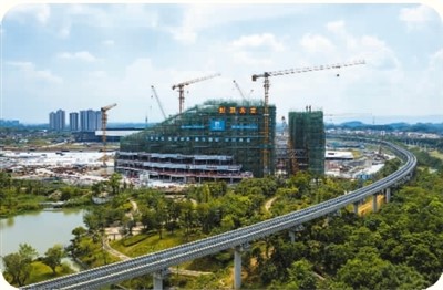 正在建設中的桂林國際會展中心。李彥良攝