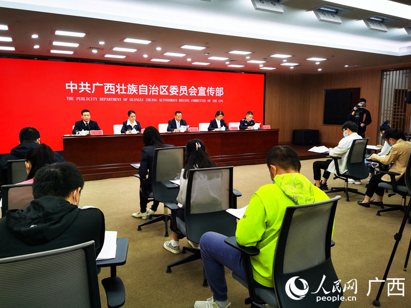 新闻发布会现场。人民网 付华周摄