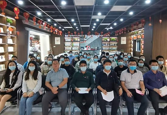 《红色传奇》系列活动之县委组织部党员干部夜悦读分享会。