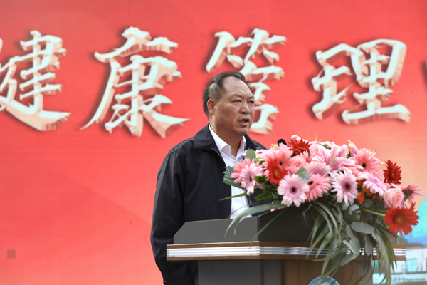 桂林市政协副主席谭建国宣布南溪山医院健康管理中心正式启用。自治区南溪山医院供图