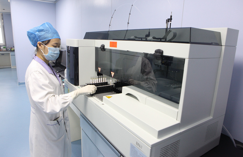 医学检验科于2018年10月通过ISO 15189《实验室质量和能力认可》现场评审。南宁市第一人民医院供图