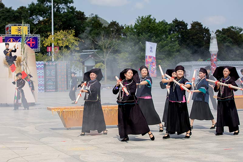 打榔舞比赛现场。黄丽华摄