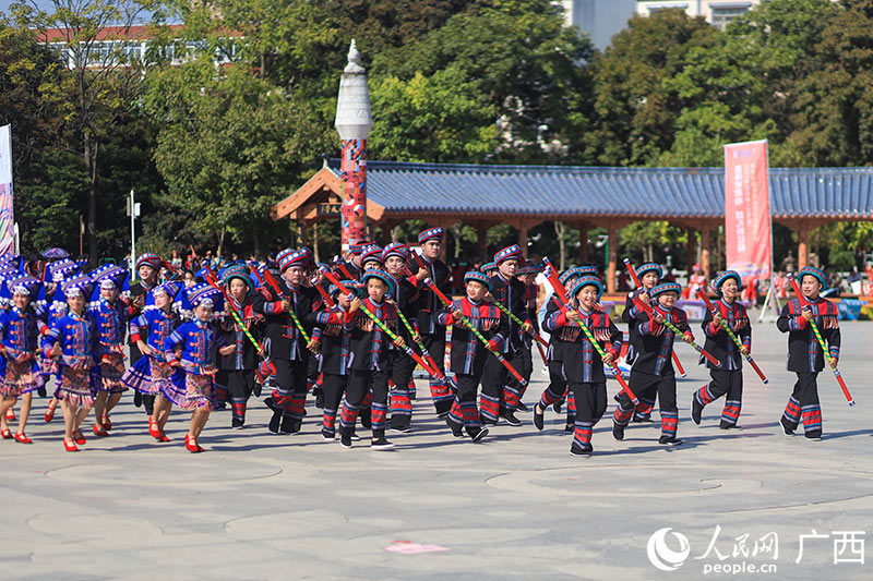 打榔舞比赛现场。人民网记者 吴明江摄