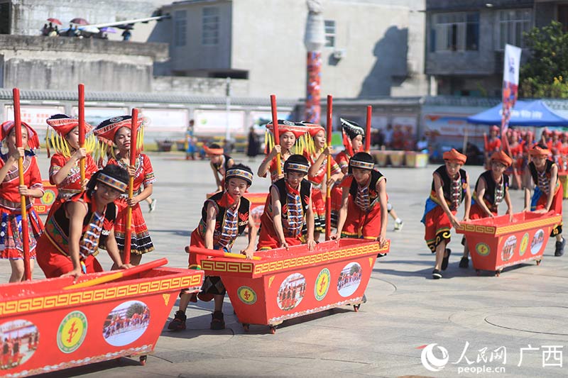 打榔舞比赛现场。人民网记者 吴明江摄