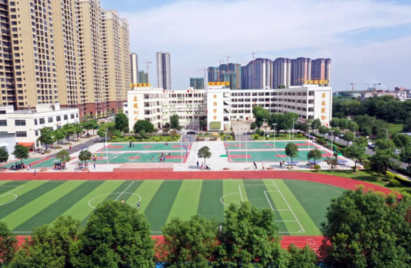 東湖小學。