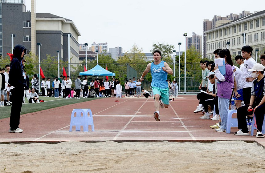 校运会比赛现场。桂林医学院供图