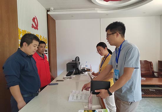 乡纪委到村检查森林防灭火工作。杨堤乡人民政府供图