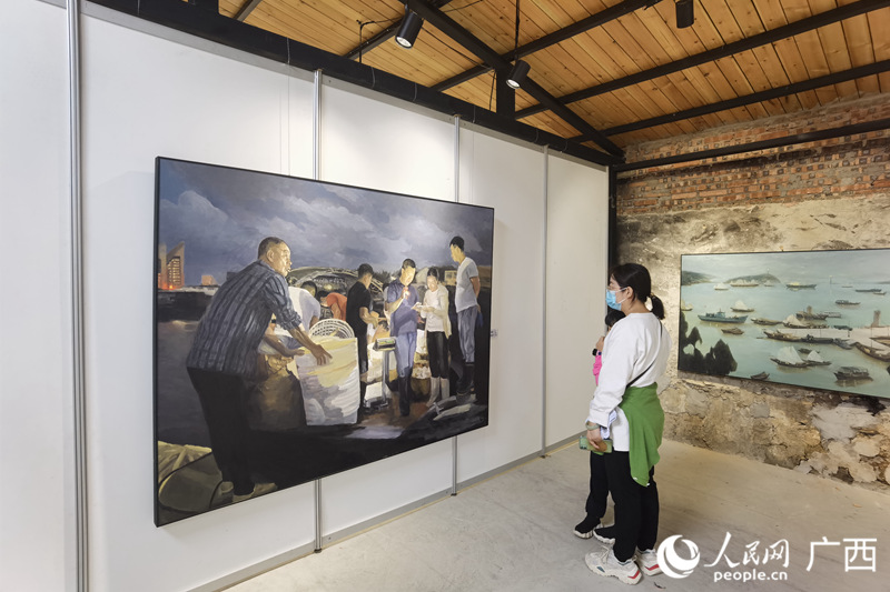 北海青年罗远锋作品《侨港码头》。人民网 覃心摄