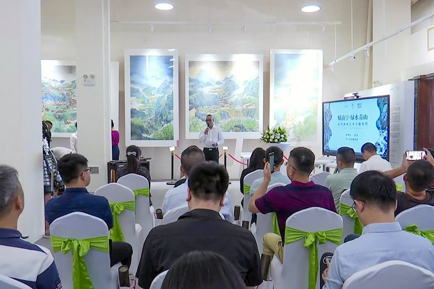 赋南宁艺术馆不定期开展艺术培训论坛。覃伟钊摄