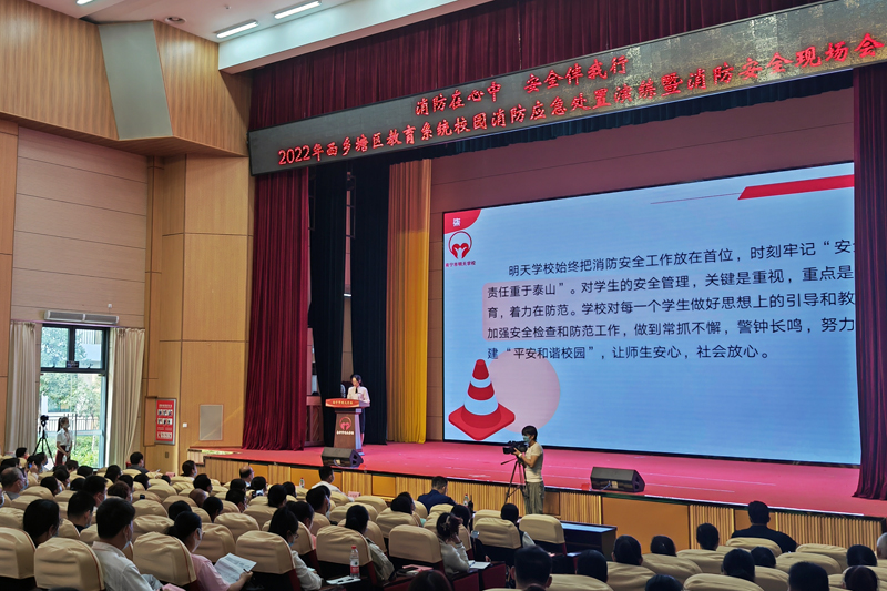 明天学校教师代表作消防安全工作经验交流。韦静摄