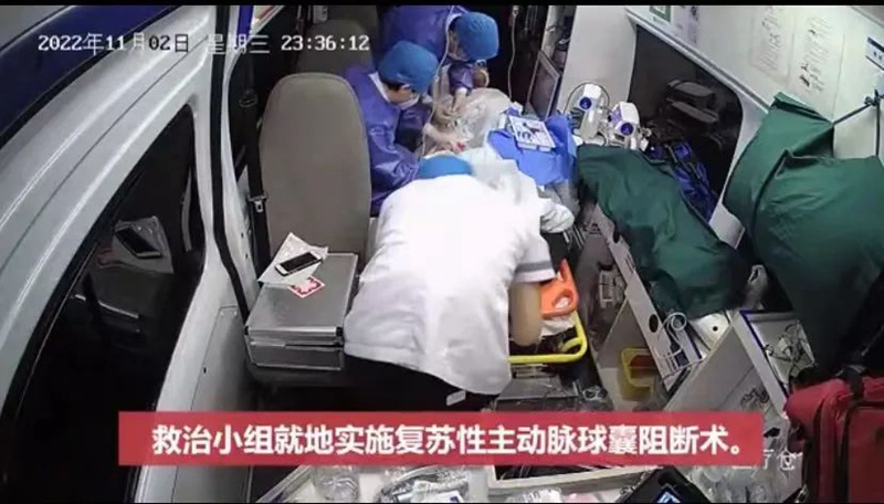 图为抢救现场。柳州市人民医院供图