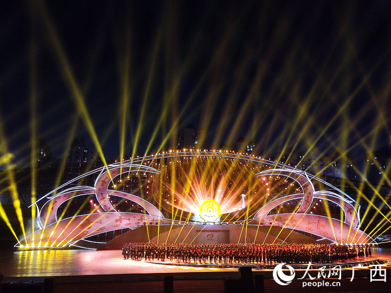 广西第十五届运动会在贵港盛大开幕