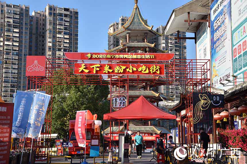 天下米粉小吃街。实习生潘璐轶摄