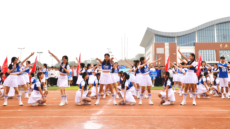 啦啦操表演。欧梦婷摄