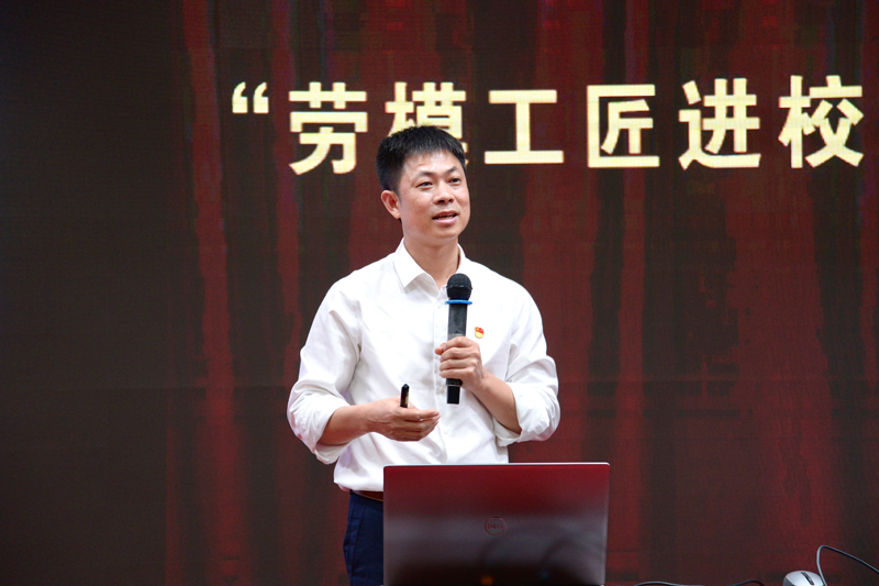 讲座现场。黄小龙摄