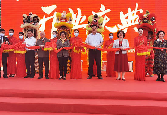 开业仪式现场。欧阳钢桥摄