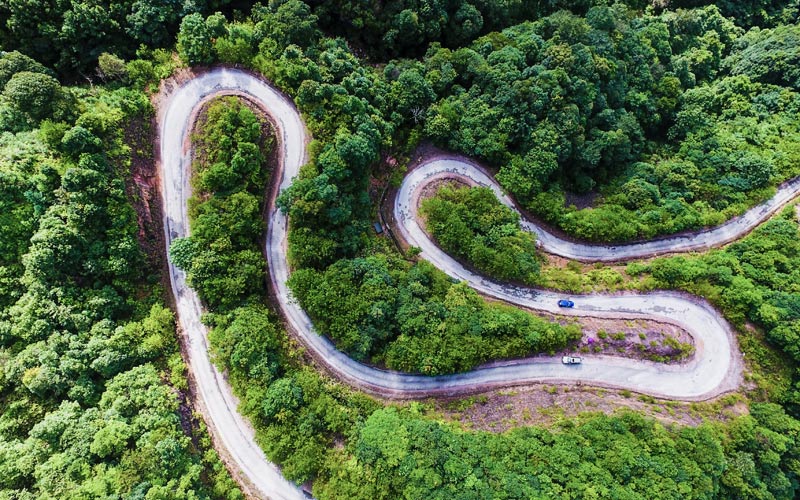 盘山蜿蜒的省道206线