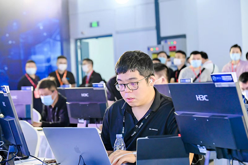 参赛选手正在进行比赛。活动主办方供图