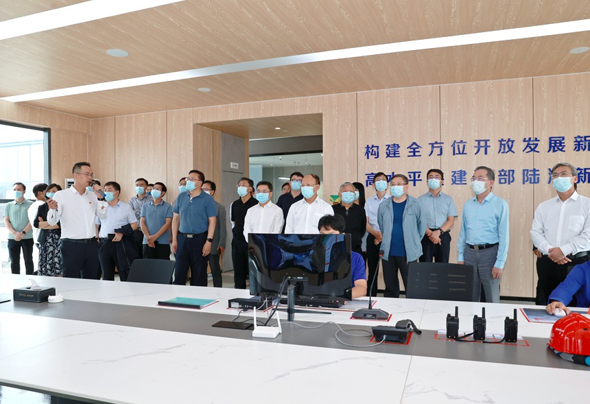 院士、专家听取龙门大桥建设情况汇报