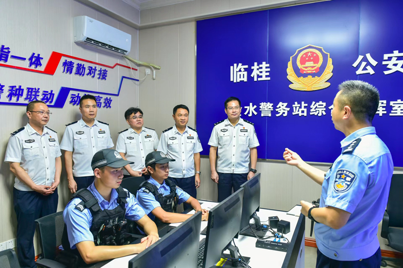 督導夏季治安打擊整治“百日行動”第二批集中統一收網行動工作。桂林市公安局供圖
