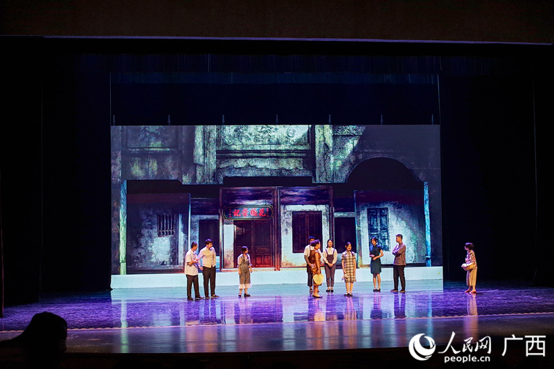 《花橋榮記》於桂林大劇院進行公益展演。人民網 覃心攝