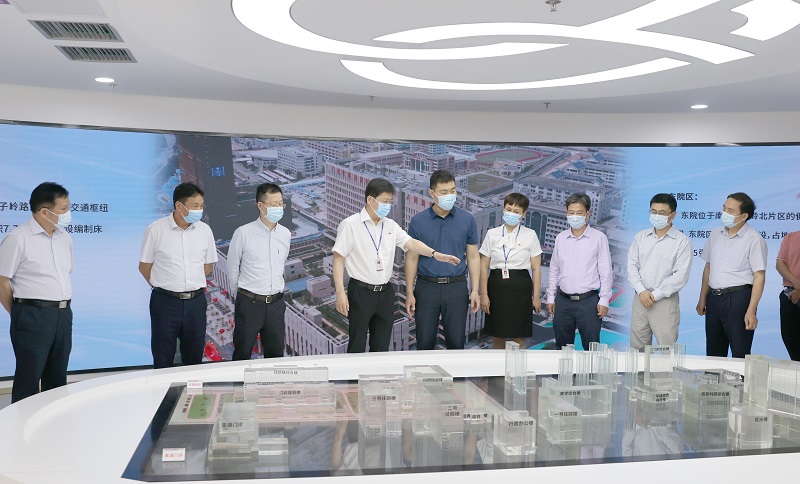 自治区人民医院院史馆建成之后成为展示医院改革发展和文化建设成果的重要载体。李铮诚摄