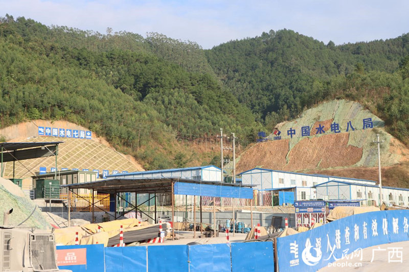 部分主体工程建设现场。人民网 覃心摄
