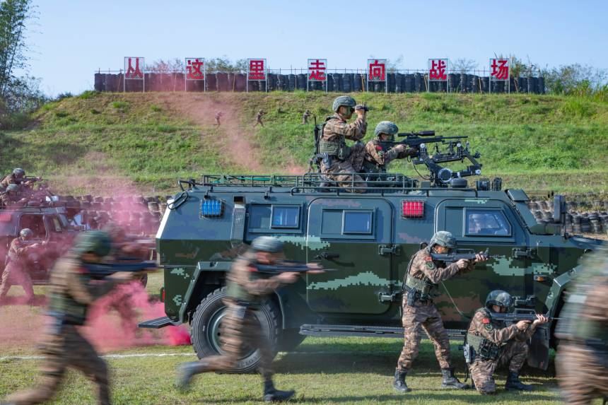 特戰隊員迅速出動。武警廣西總隊供圖