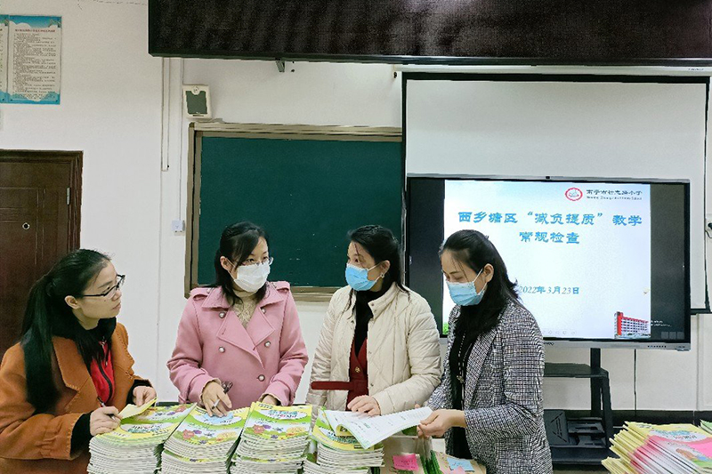 西乡塘区教育局开展“减负提质“教学常规检查。西乡塘教育局供图