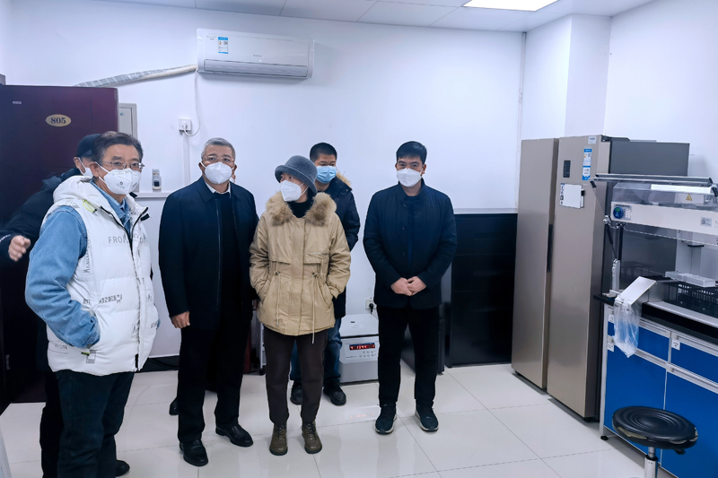 参观国家杂交水稻工程技术研究中心。柳江区委宣传部供图