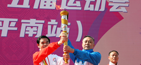 广西第十五届运动会火炬传递活动首站在平南县举行