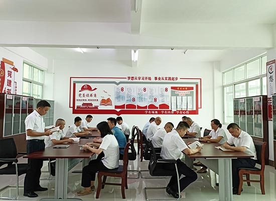开展“全员阅读·书香柳烟”读书心得分享会。覃仕隆摄