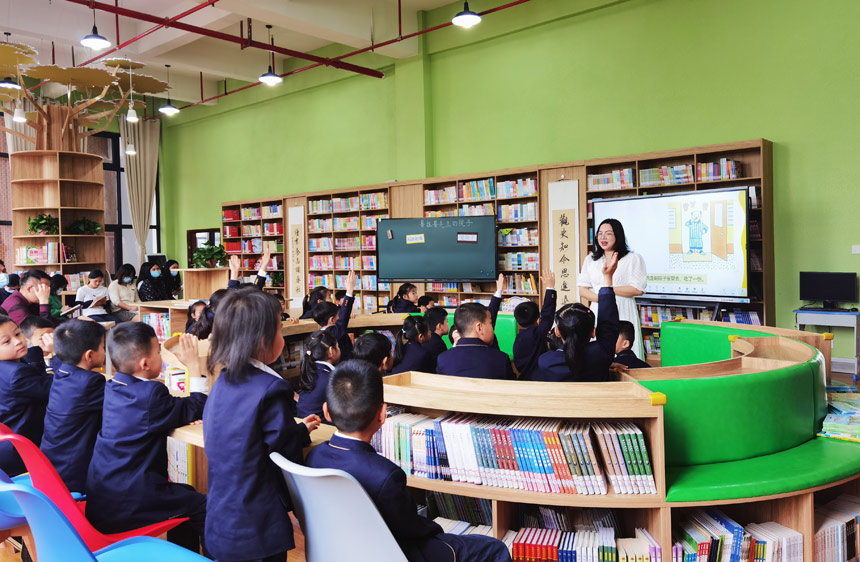 南宁市春蕾小学开展第27个世界读书日暨学校图书馆开馆系列活动。良庆区教育局供图