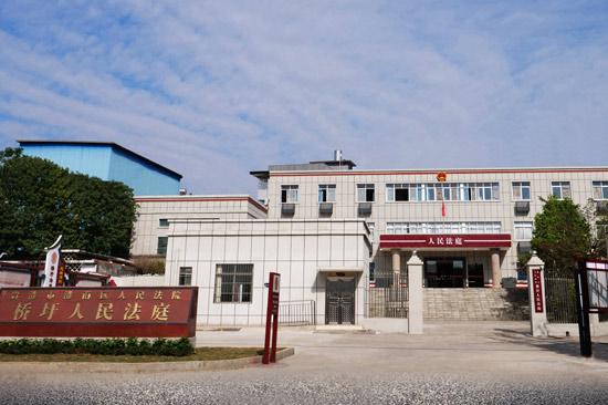 桥圩人民法庭(摄影:覃翠告)