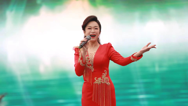 文艺演出现场。师婧摄