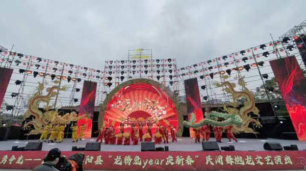 文艺演出现场。师婧摄