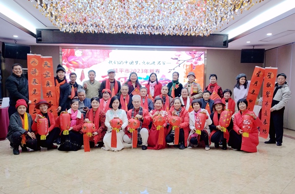 合影。施小红摄