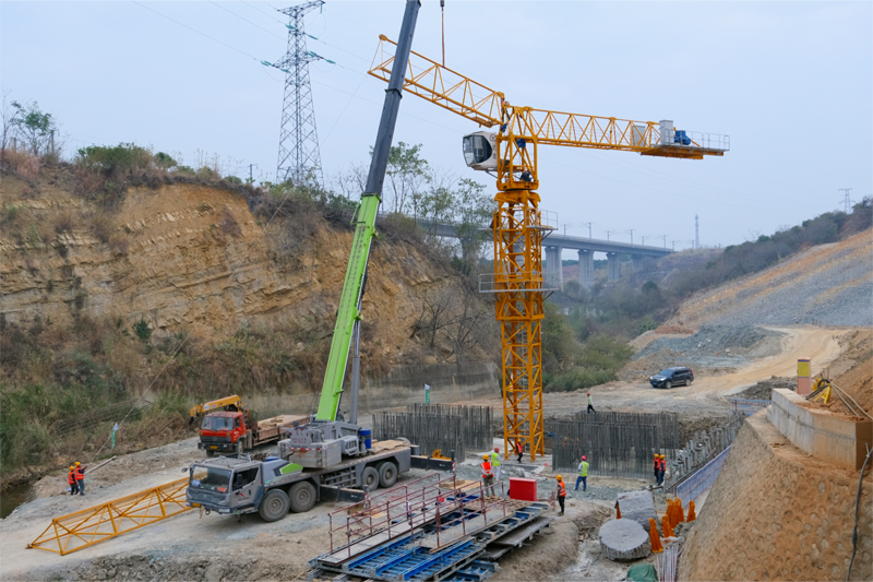 百色南北过境线公路（北环线）项目桥梁施工现场。百色市自然资源局供图