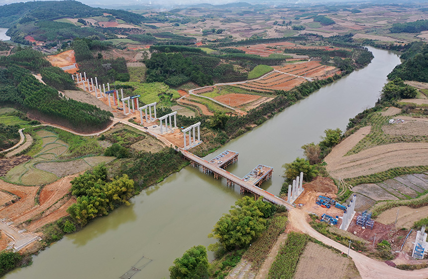 航拍上峒高速明江大桥。