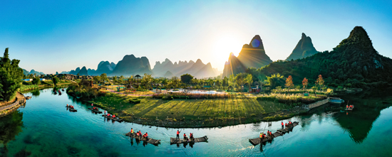 三千漓·中國山水人文度假區游玩項目——竹筏漂流。桂林銀行供圖