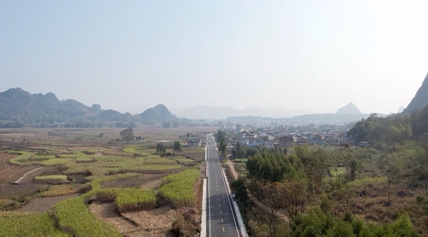 宜州三岔至流山公路项目航拍图。李海凤摄