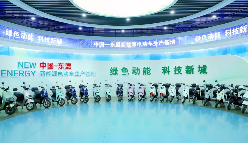 中国—东盟新能源电动车生产基地展示中心。何广应摄