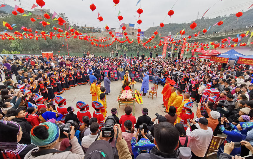 图为祭雨仪式