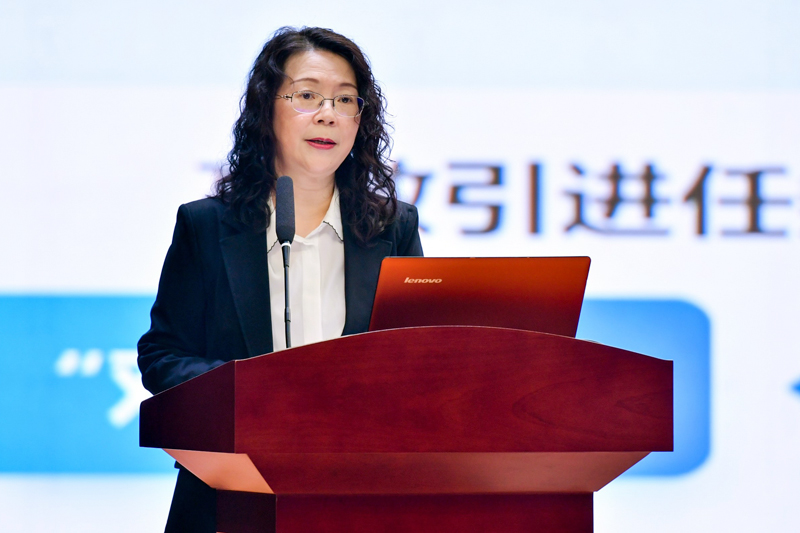 图为刘杰英作2022年教学工作报告及2023年教学工作要点布置。罗家兴摄