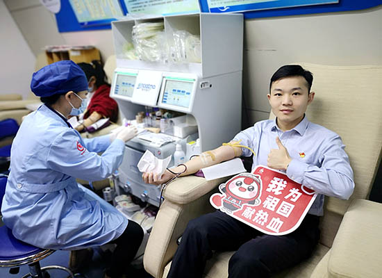“学雷锋纪念日”无偿献血公益活动现场。李红星摄