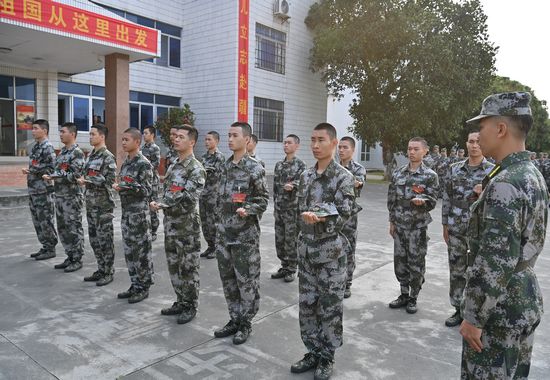 新兵役前训练。