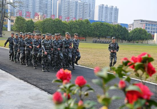 新兵役前训练。